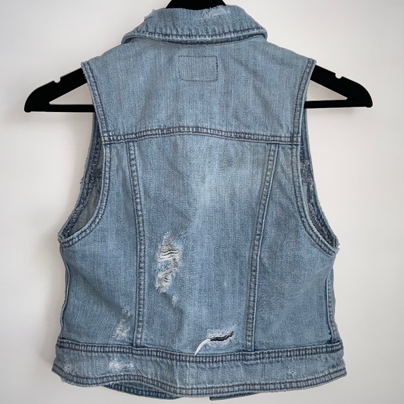 🏷️ 🌸 2/$20 or 3/$24 - AE Distressed Denim Vest - Picture 3 of 9